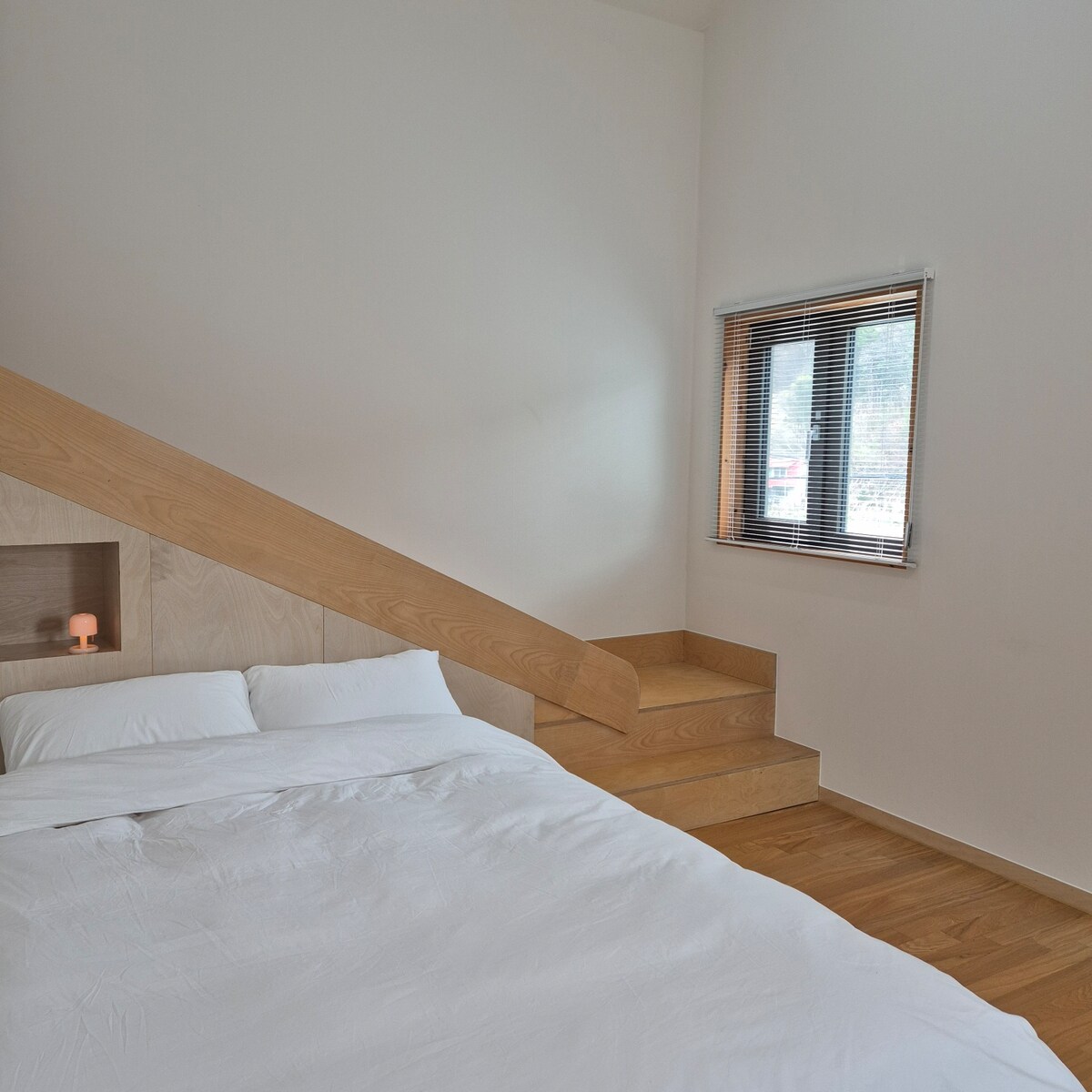 Уредна хотелска постелнина