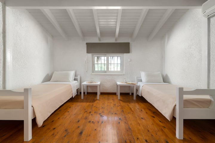 Segundo dormitorio con 2 camas de una plaza. 