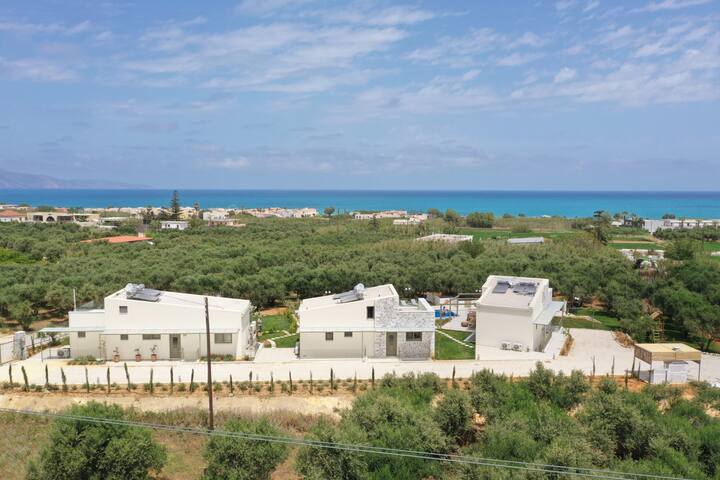 2steps Maleme beach & Restaurants/market/20 sleeps gallery image 3