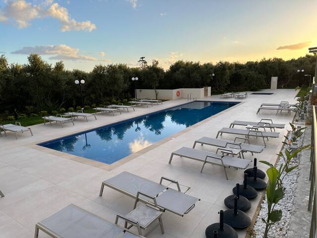 2steps Maleme beach & Restaurants/market/20 sleeps gallery image 2