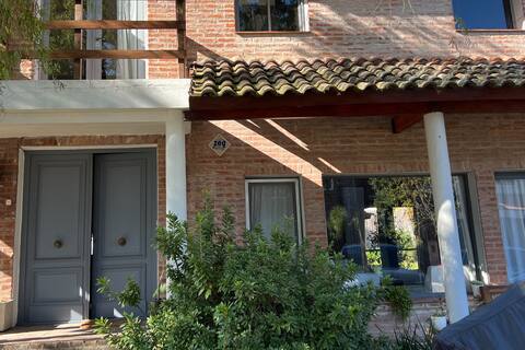 Linda casa en Barrio Cerrado