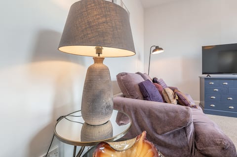 Top performing Airbnb: Ideal Contractor/Family Stay|Fast Wi-Fi + Smart TV in Wakefield