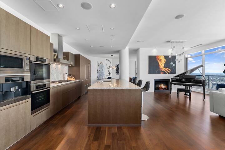 Ultra Luxury Sky Oasis with Breath-taking views gallery image 4