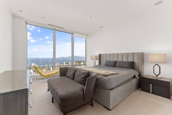 Ultra Luxury Sky Oasis with Breath-taking views gallery image 3