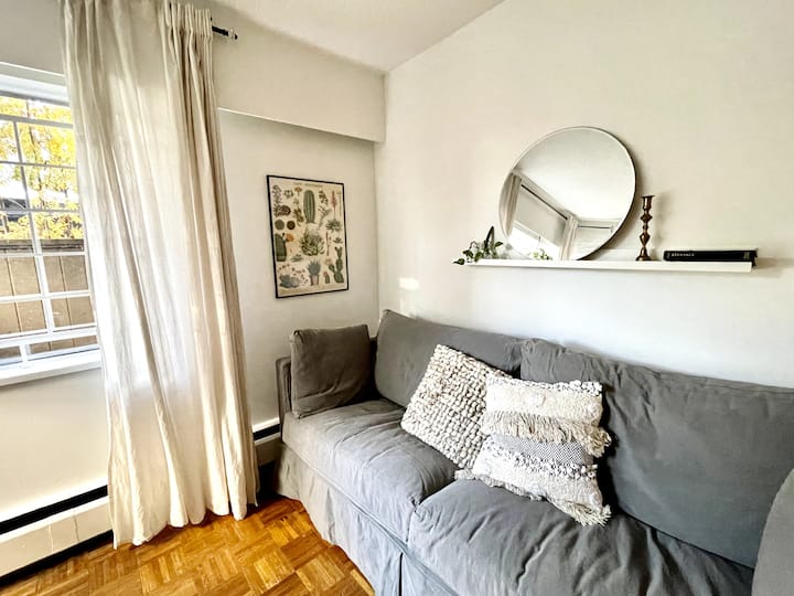 *Bright And Spacious Mount Pleasant Oasis - Vancouver