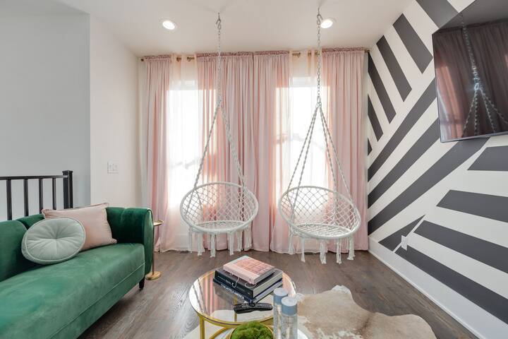 Heated Rooftop Pool, Games,Elevator, Sleeps 12 gallery image 3