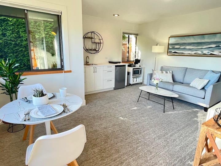 Bright And Private Guest Suite - Delta