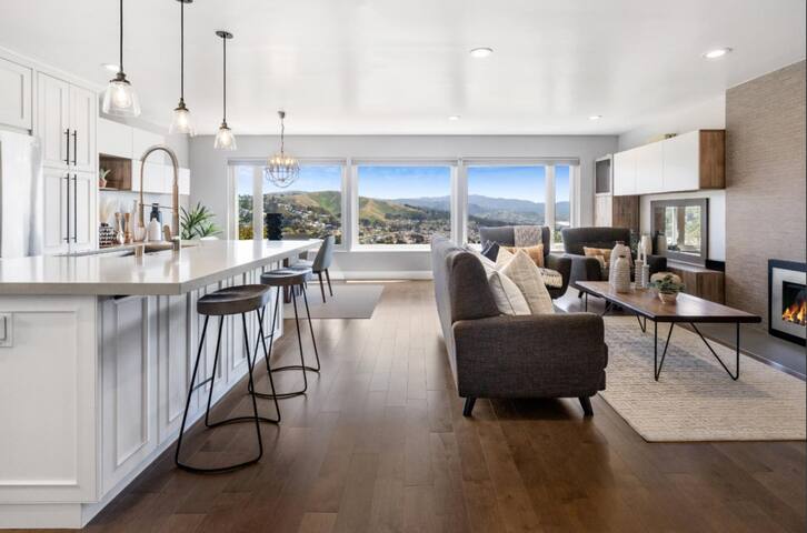 Coastal Retreat w/ Ocean Views gallery image 3