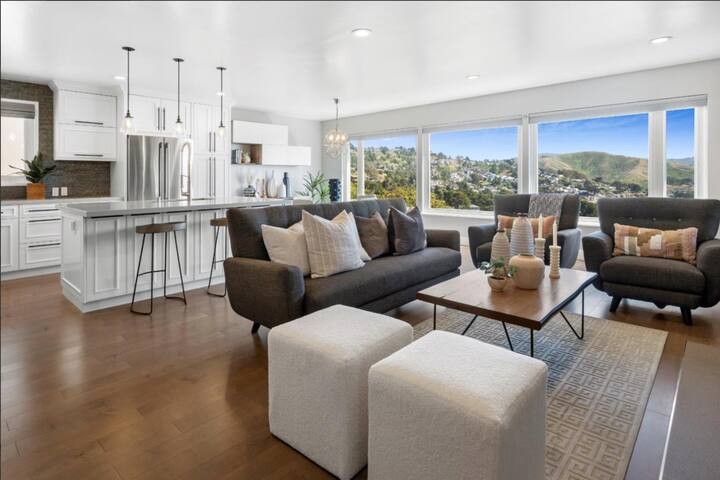 Coastal Retreat w/ Ocean Views gallery image 2