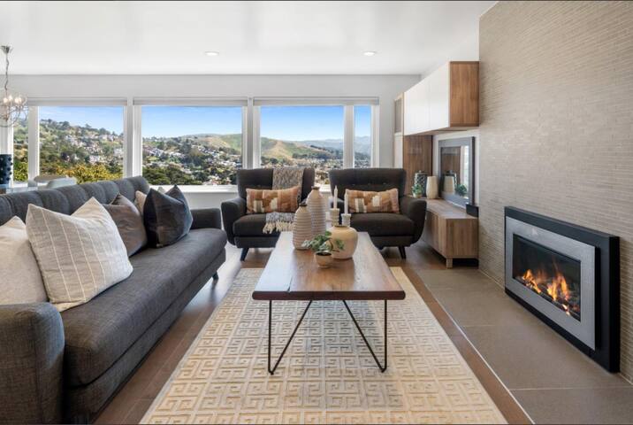 Coastal Retreat w/ Ocean Views gallery image 4