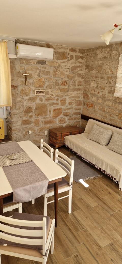 Top Airbnb: Apartment BARBI Šepurine in Prvić šepurine