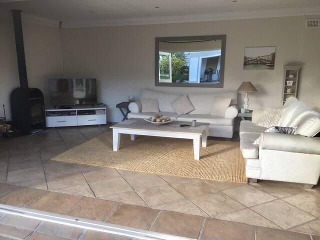 LIGHT & SPACIOUS FAMILY HOME gallery image 5