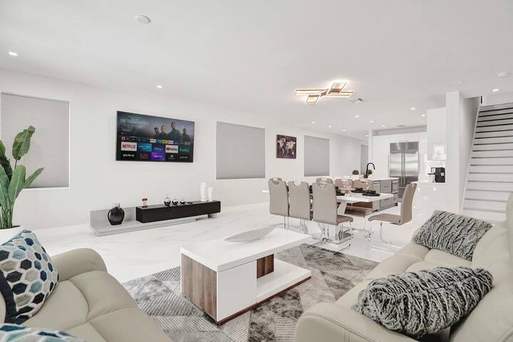 Luxury Las Olas 6200sqft – sleeps 28 & w/2 pools gallery image 3