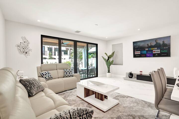 Luxury Las Olas 6200sqft – sleeps 28 & w/2 pools gallery image 5