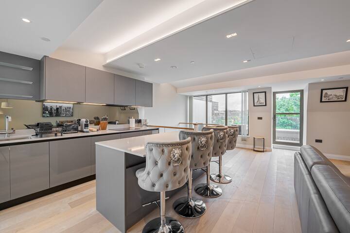 Luxury 2 bed Duplex Kensington Olympia w A/C lift gallery image 2