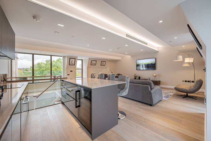 Luxury 2 bed Duplex Kensington Olympia w A/C lift gallery image 3