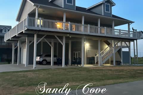 Top Airbnb: Sandy Cove-Beach access road-Tiki Bar with a/c in Bolivar Peninsula