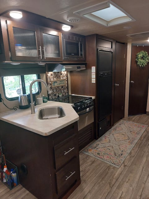 Popular Airbnb listing: Pavilion Paradise- 35 mi from GSMNP- 17 min to TYS in Knoxville