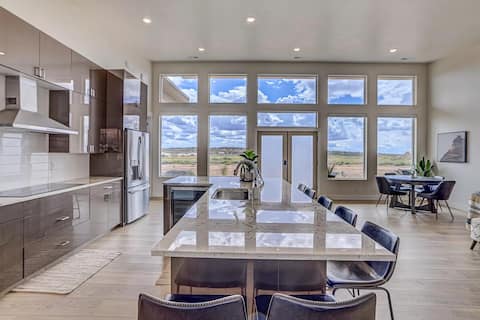 Private Pool+Hot Tub! Near Zion+Bryce! Sleeps 12!