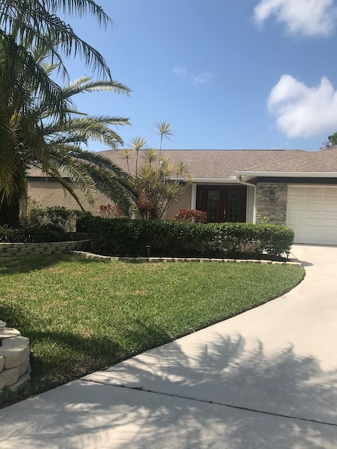 Cozy Get Away with Heated Pool and Hot Tub