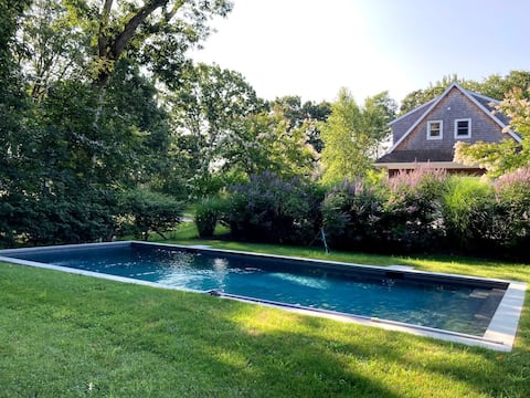 Modern, spacious SI home with pool
