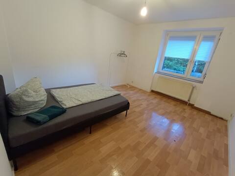 Spacious Central 3Bedroom Apartment for 5-8 guests
