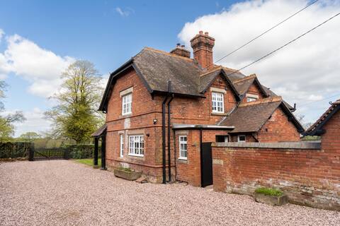 Peatswood Cottage - Escape to the countryside