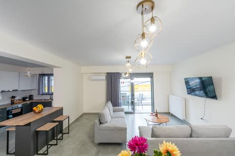Entire floor comfort  3 bedroom apartment