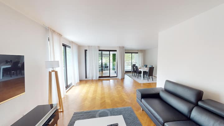 We Sur L'ile De Jatte - Neuilly-sur-Seine