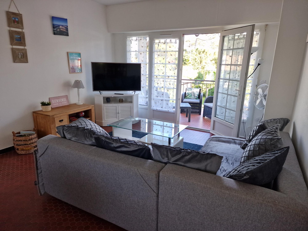 Successful Airbnb property: Apartment, 1st floor of House in Lège Cap Ferret