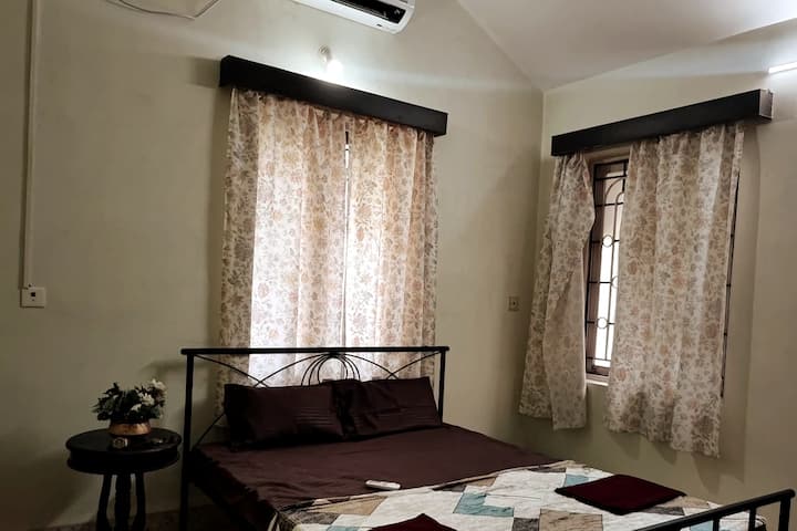 Bedroom 2 image 2