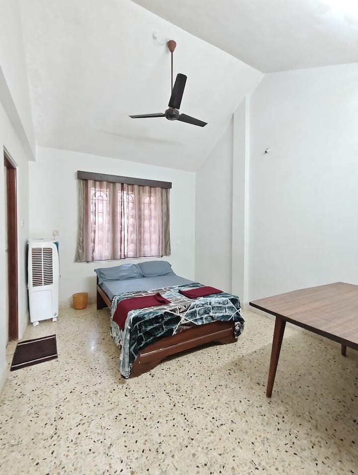 Bedroom 1 image 2