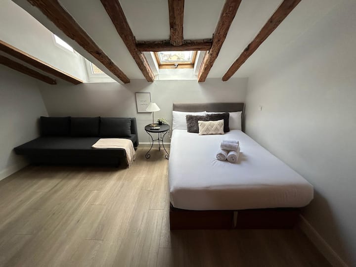 Flat At The Foot Of The Royal Theatre In Madrid - Estación de Sol - Madrid