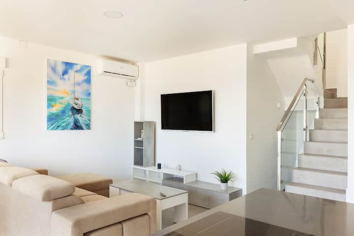 Casa En Primera Línea De Playa - Adra