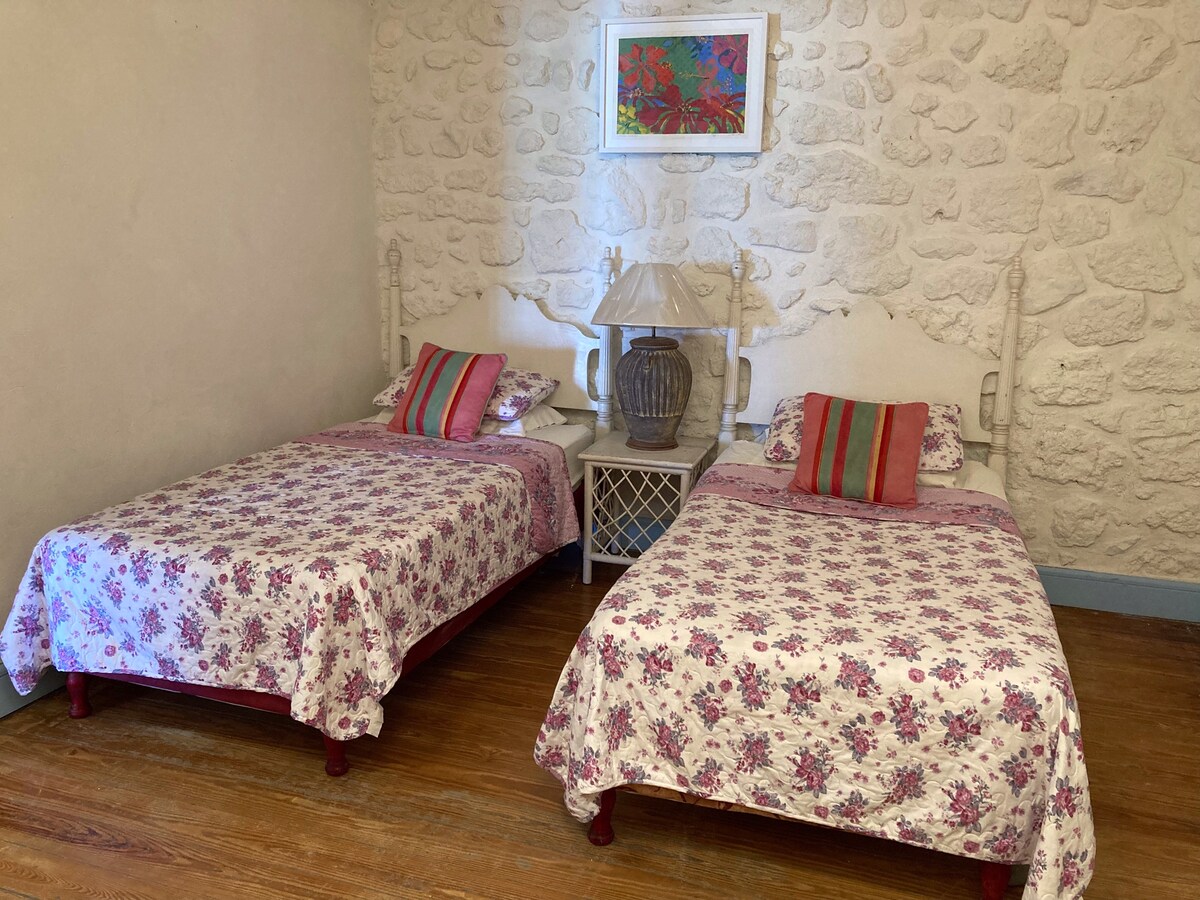 2号卧室有自己的卫生间。 