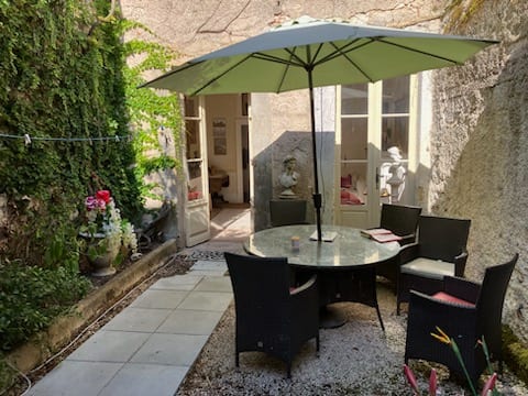 Sainte Foy La Grande - Bergerac Airport 30  mins