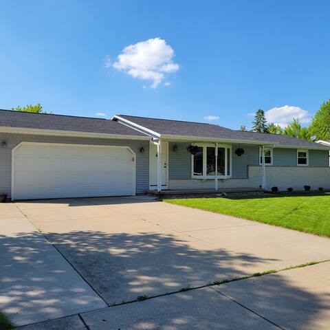 DePere Home - Close to Lambeau