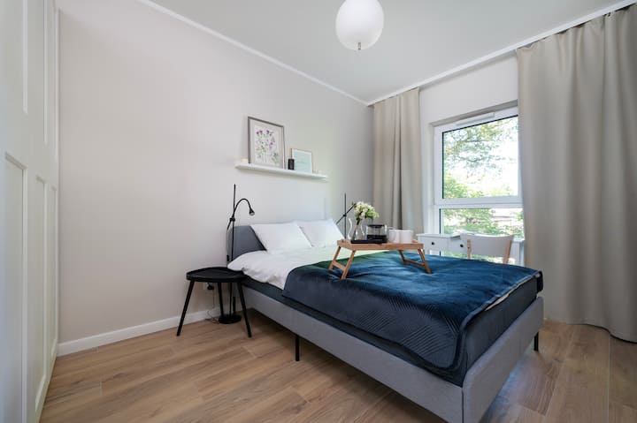 Ცალკე საძინებელი 152 × 203 სმ საწოლით | დაჯავშნეთ ახლავე RENTUJEMY-სთან ერთად