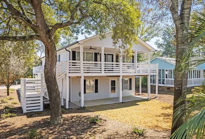 Newly Renovated Home! - Oak Island, NC