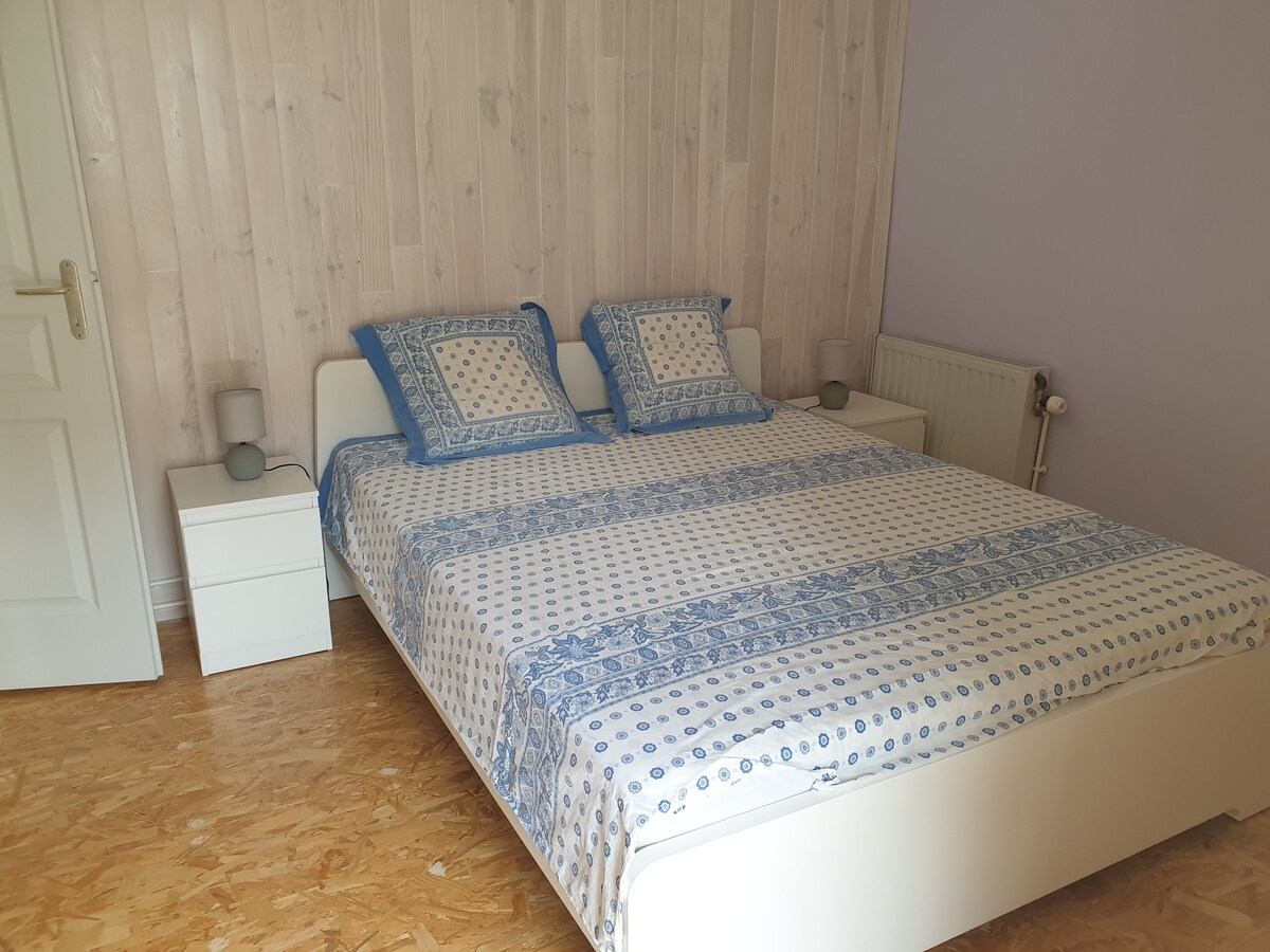 Attenante, dans le prolongement de la chambre 2