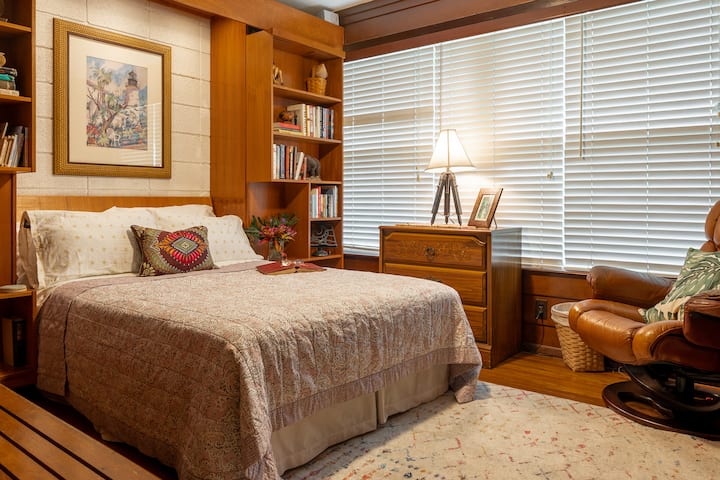 2つ目のベッドルーム-ダブルサイズマーフィーベッド