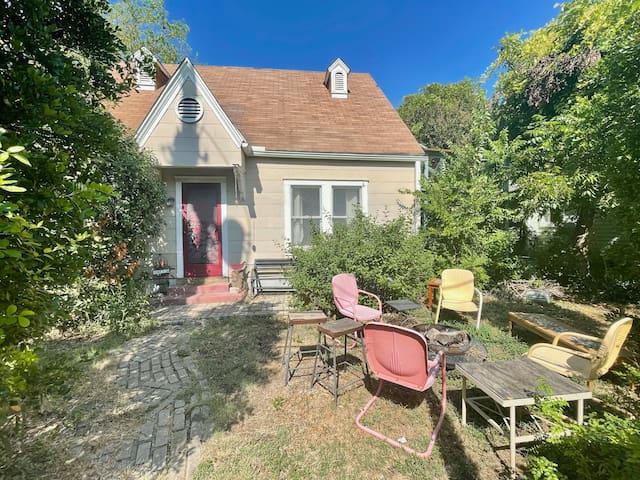 Homey Homie Home with Cornhole
