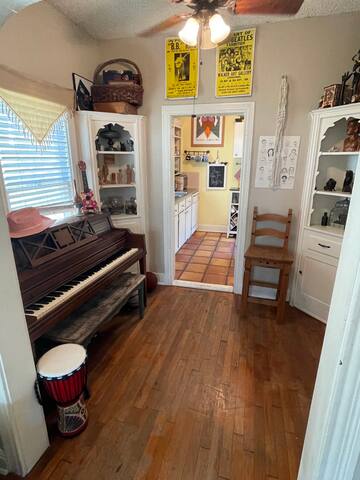 Homey Homie Home with Cornhole gallery image 5