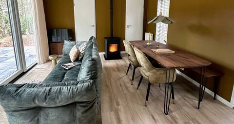 Popular Airbnb listing: Summ Lodge - luxury boutique tiny house in the woods in Nunspeet Zuid
