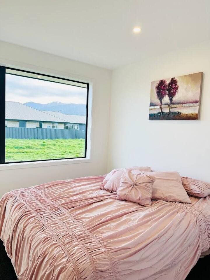 Bedroom 1 with Queen sized bed