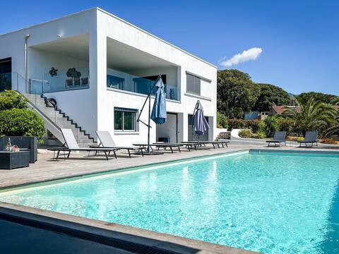 Sasha - Heated pool villa - heart of Porticcio