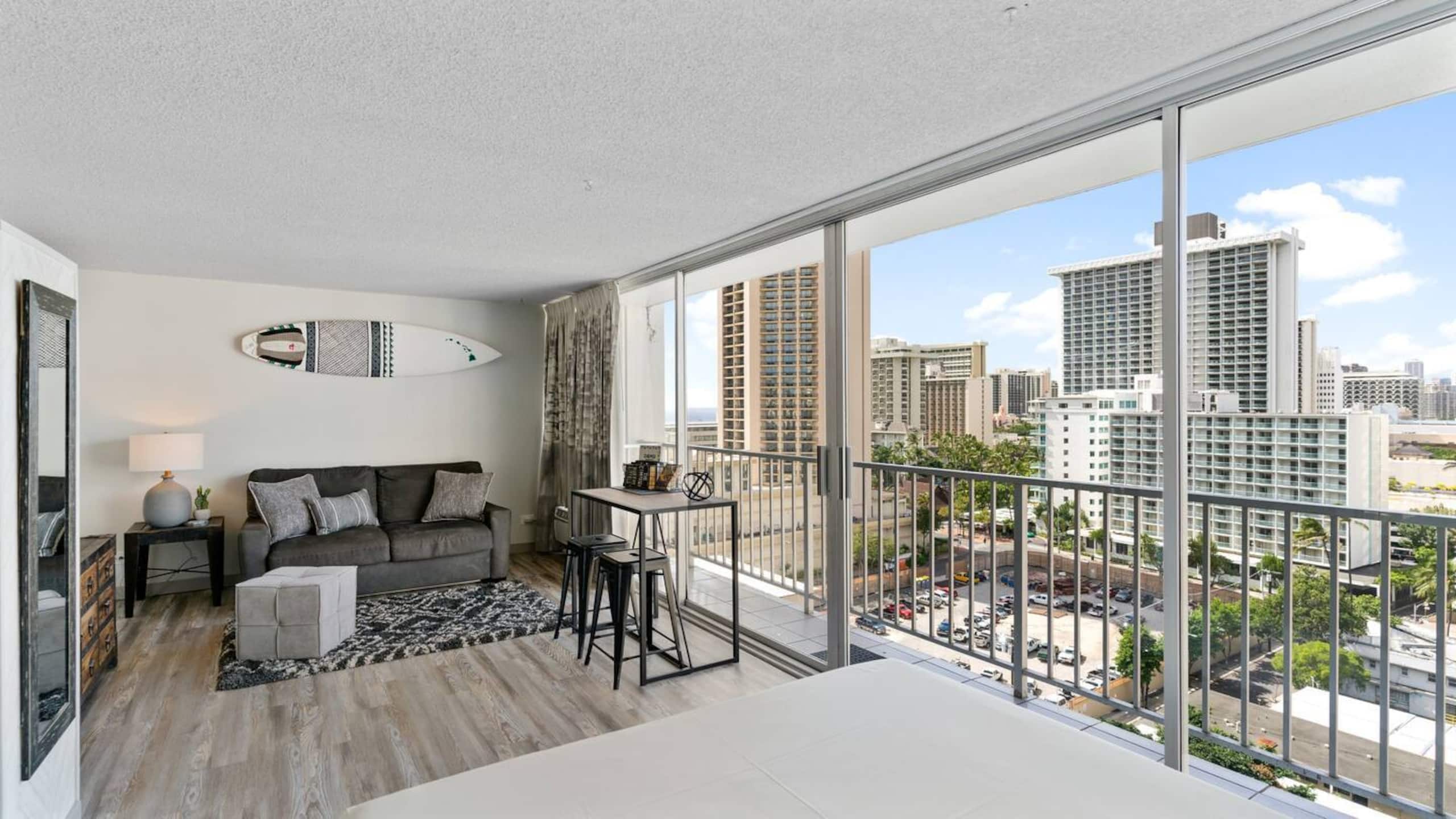 Hotel in Honolulu · ★4.76 · Studio · 1 bed · 1 private bath - Image 9