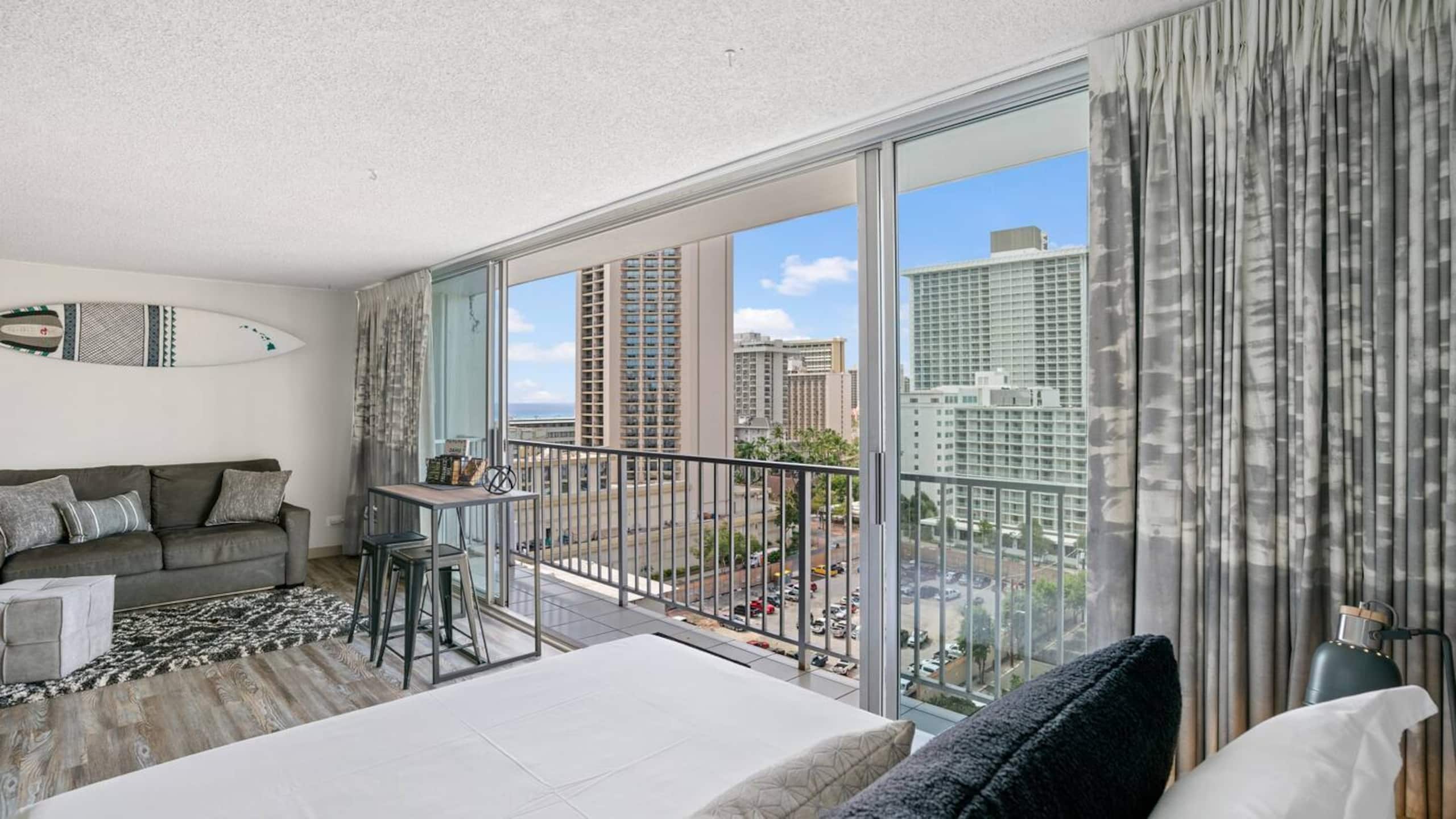 Hotel in Honolulu · ★4.76 · Studio · 1 bed · 1 private bath - Image 11