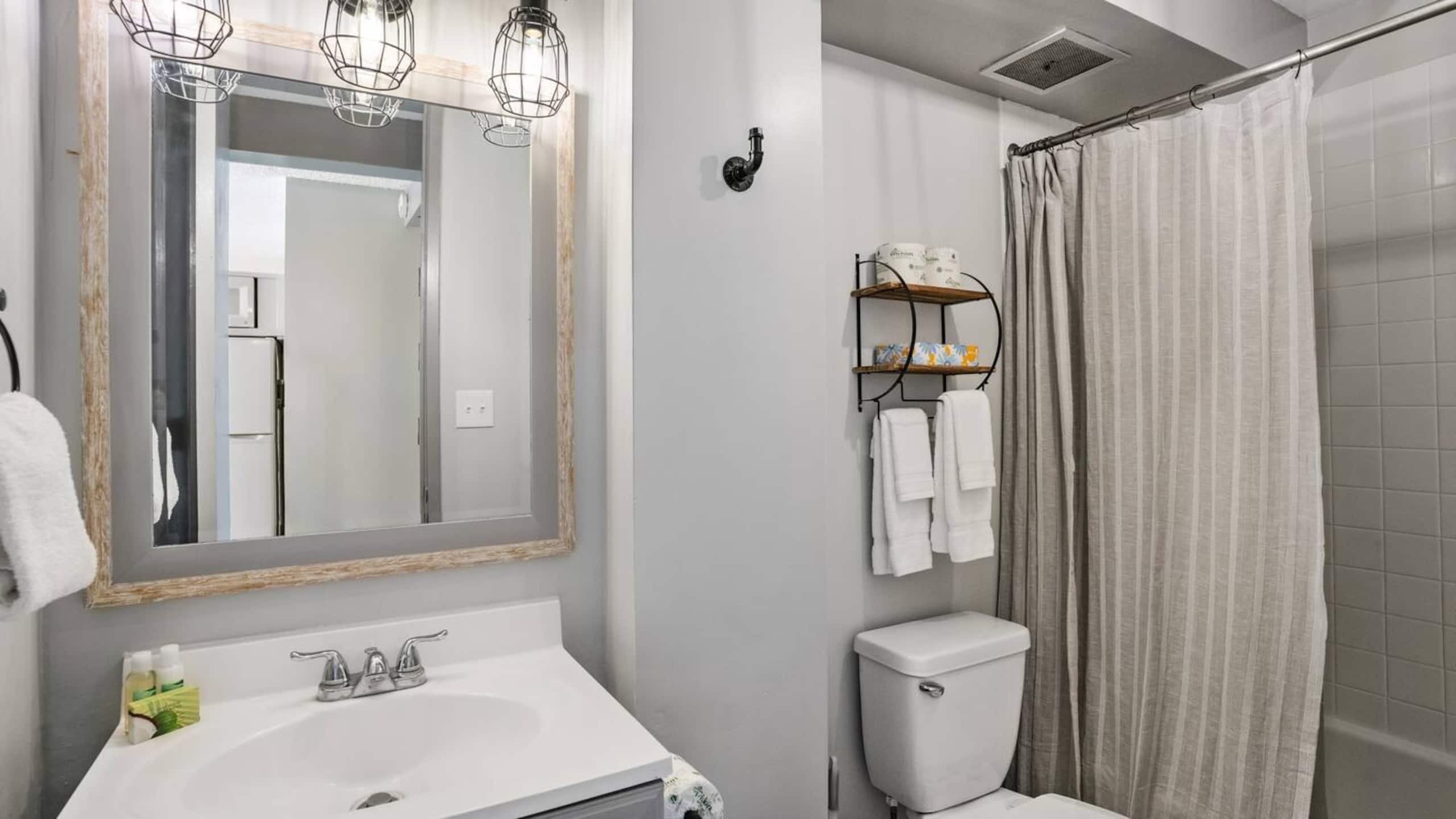 Hotel in Honolulu · ★4.76 · Studio · 1 bed · 1 private bath - Image 6