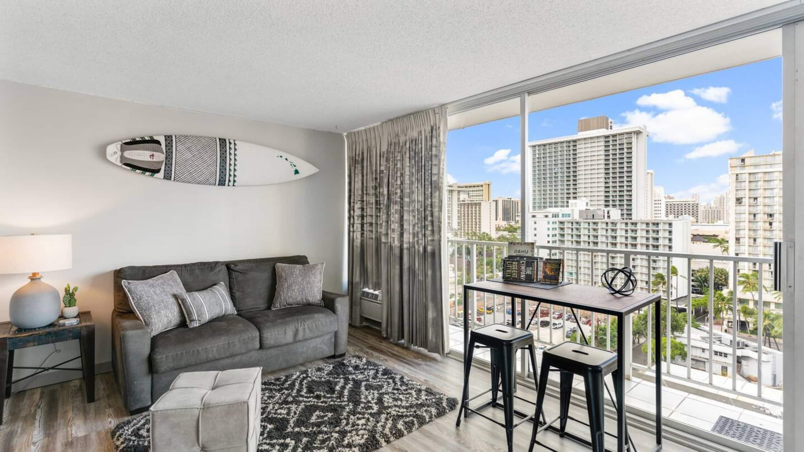 Hotel in Honolulu · ★4.76 · Studio · 1 bed · 1 private bath - Image 2